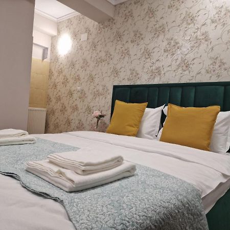 Laroka House Beautiful Apartment Universitate Center Bukares Bagian luar foto