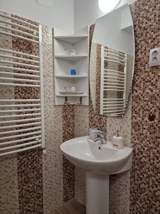 Laroka House Beautiful Apartment Universitate Center Bukares Bagian luar foto