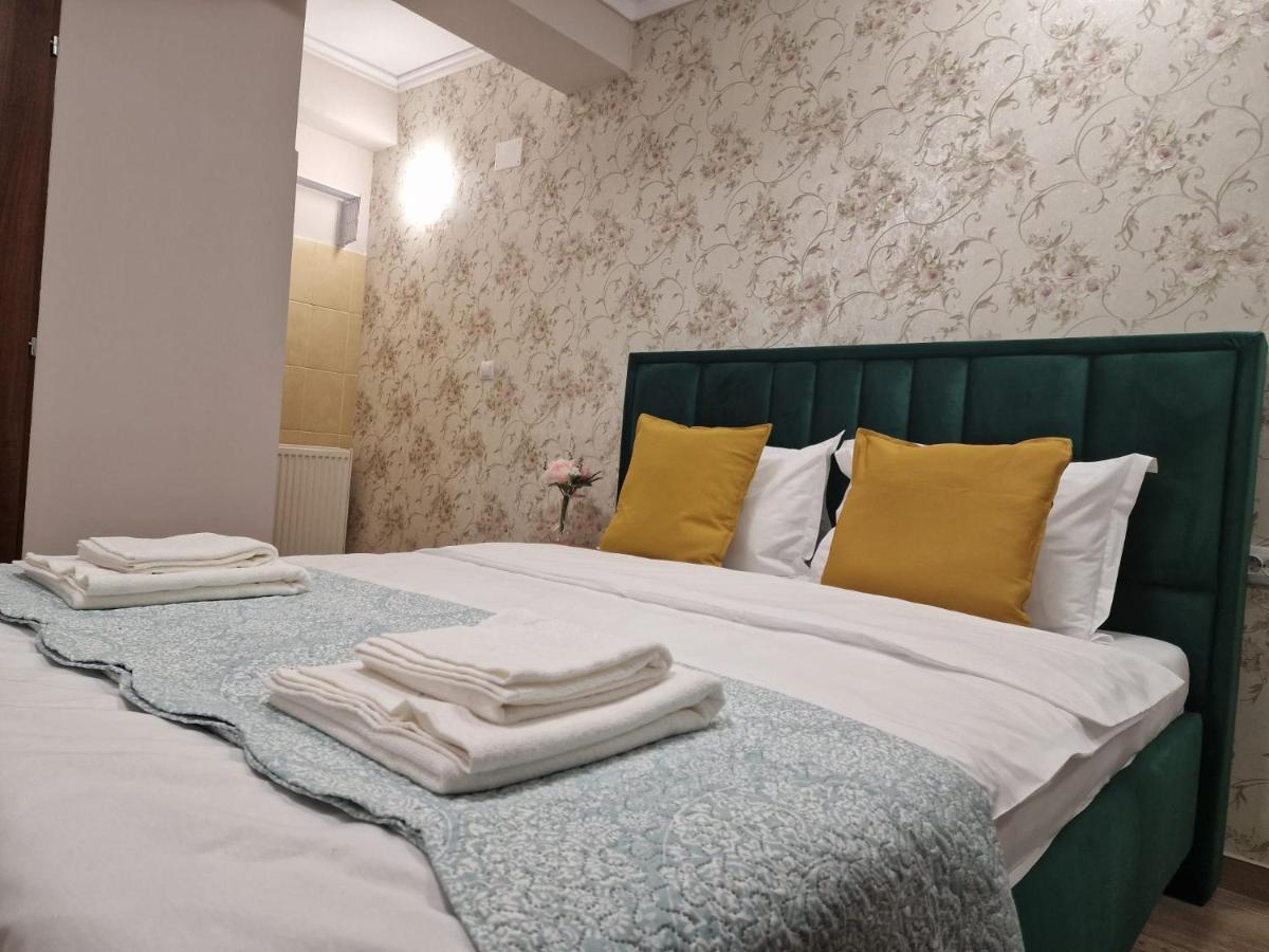 Laroka House Beautiful Apartment Universitate Center Bukares Bagian luar foto