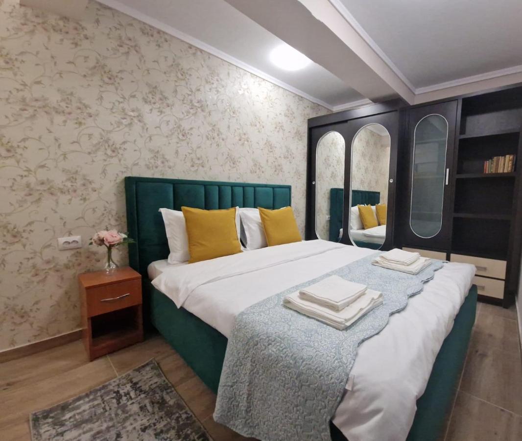 Laroka House Beautiful Apartment Universitate Center Bukares Bagian luar foto