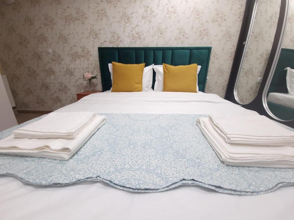 Laroka House Beautiful Apartment Universitate Center Bukares Bagian luar foto