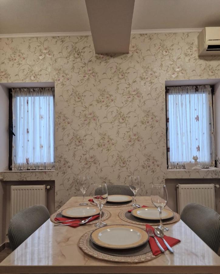 Laroka House Beautiful Apartment Universitate Center Bukares Bagian luar foto
